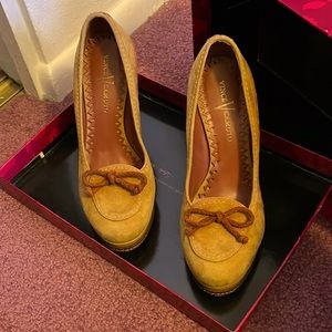 Vince Camuto vintage heels. They are very comfortable